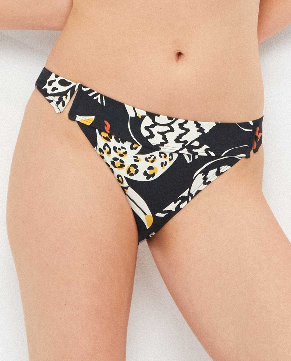 Imagem 0 de Cueca Biquíni Clássica com Corte V em Laterais