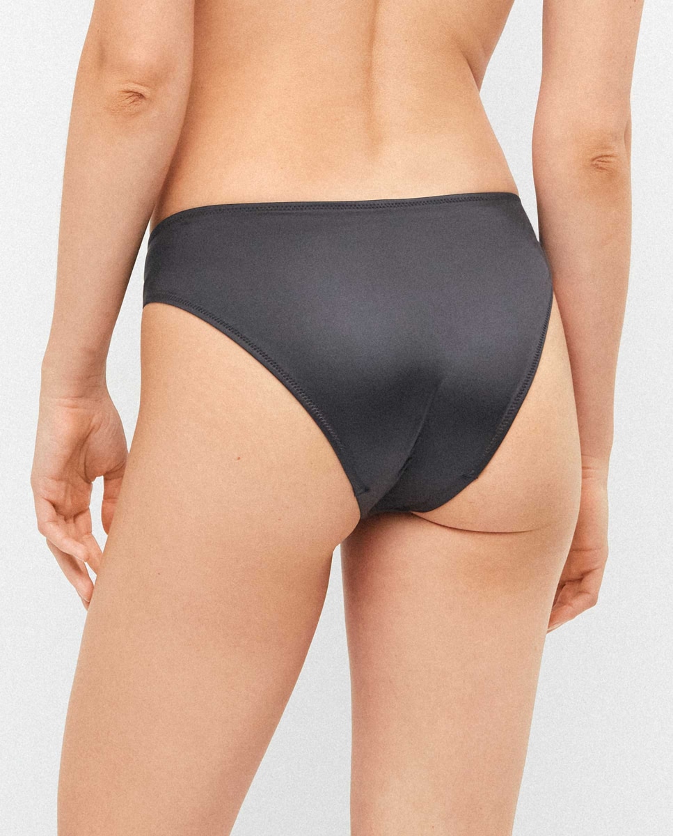 Cueca Biquíni Clássica Preto-3
