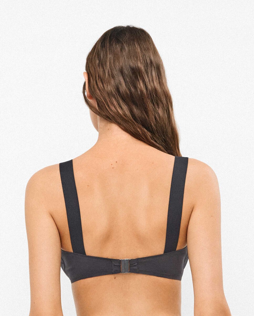 Top Bikini com Foam Amovível e sem Aro em Tecido High Tech Preto-3