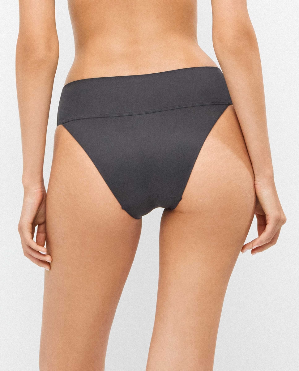 Cueca Biquíni com Cintura Larga em Tecido High Tech Preto-3