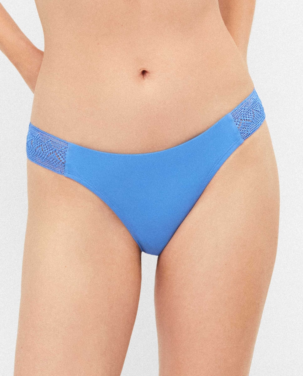 Imagem 0 de Cueca Biquíni Clássica com Renda nos Laterais