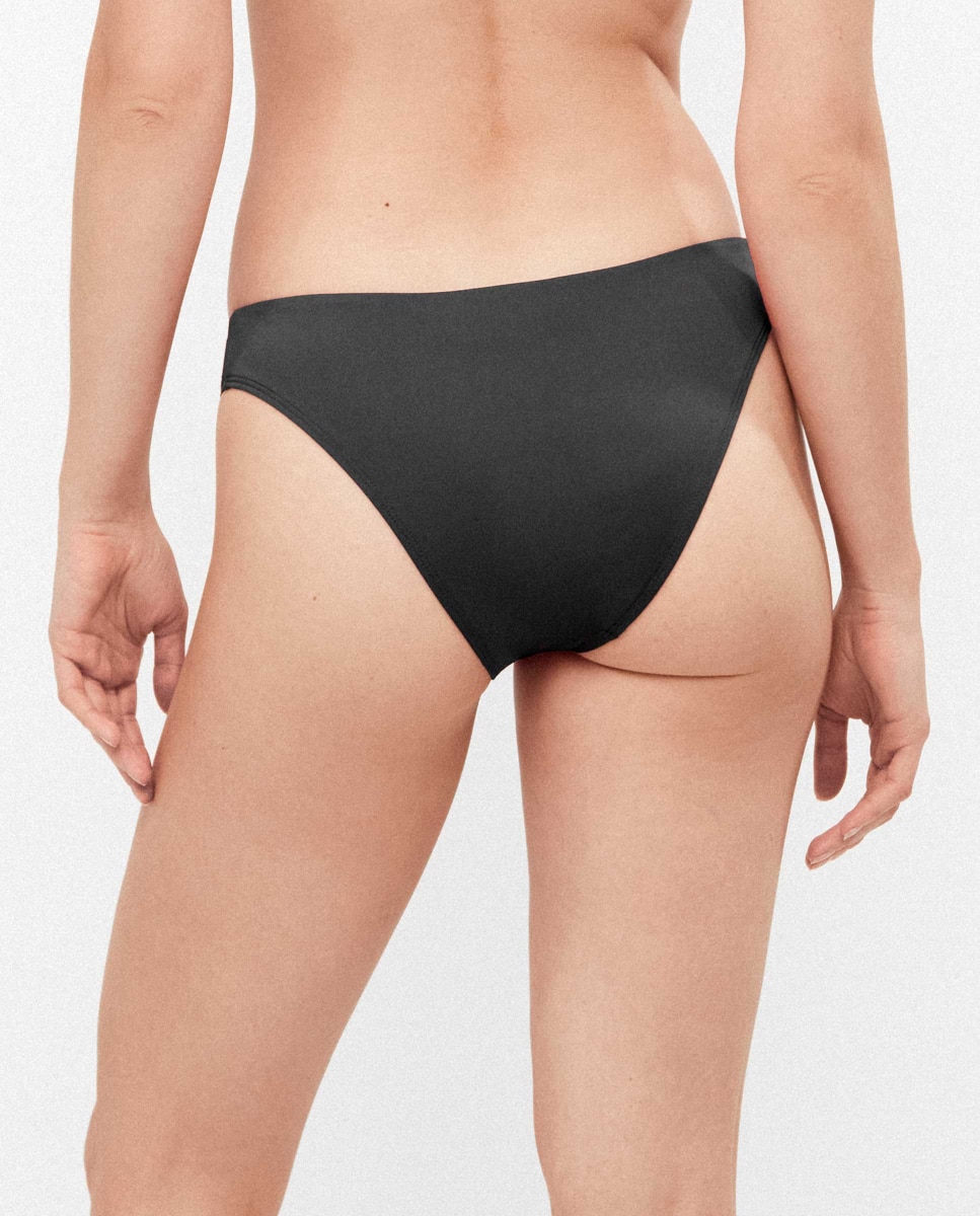 Cueca Biquíni Clássica com Renda nos Laterais Preto-3