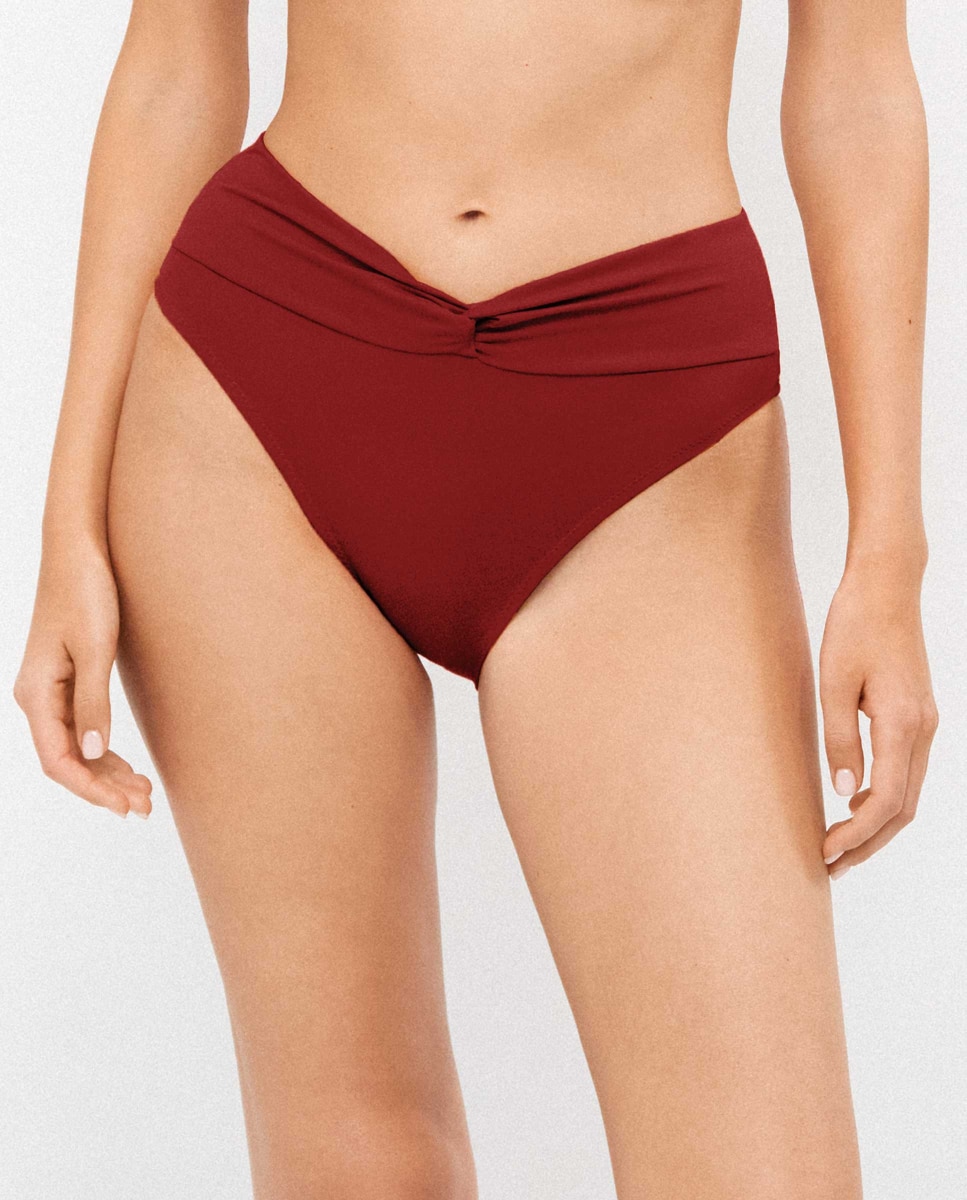 Imagem 0 de Cueca Biquíni Alta em Tecido Liso e Detalhe de Nó