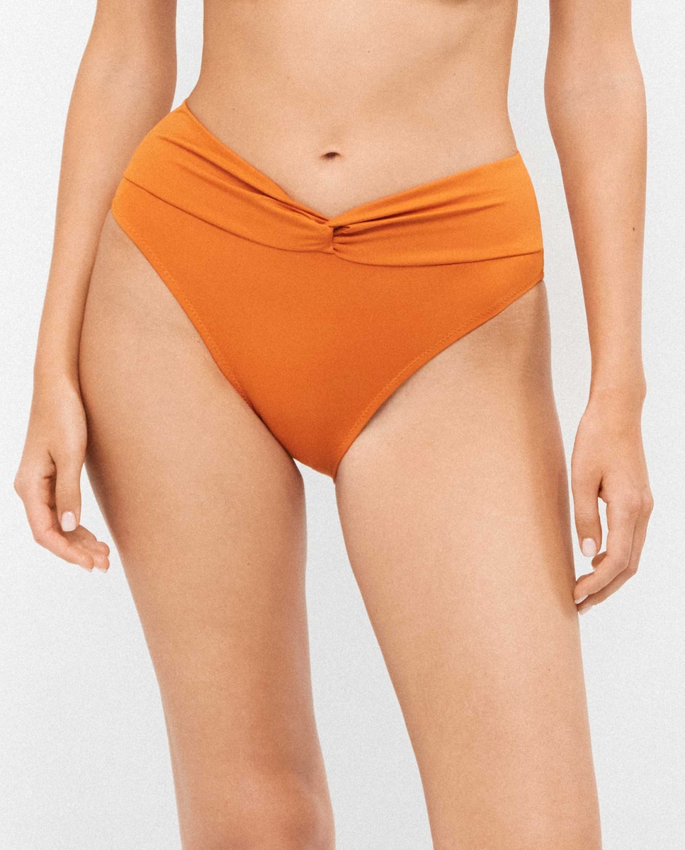 Imagem 0 de Cueca Biquíni Alta em Tecido Liso e Detalhe de Nó