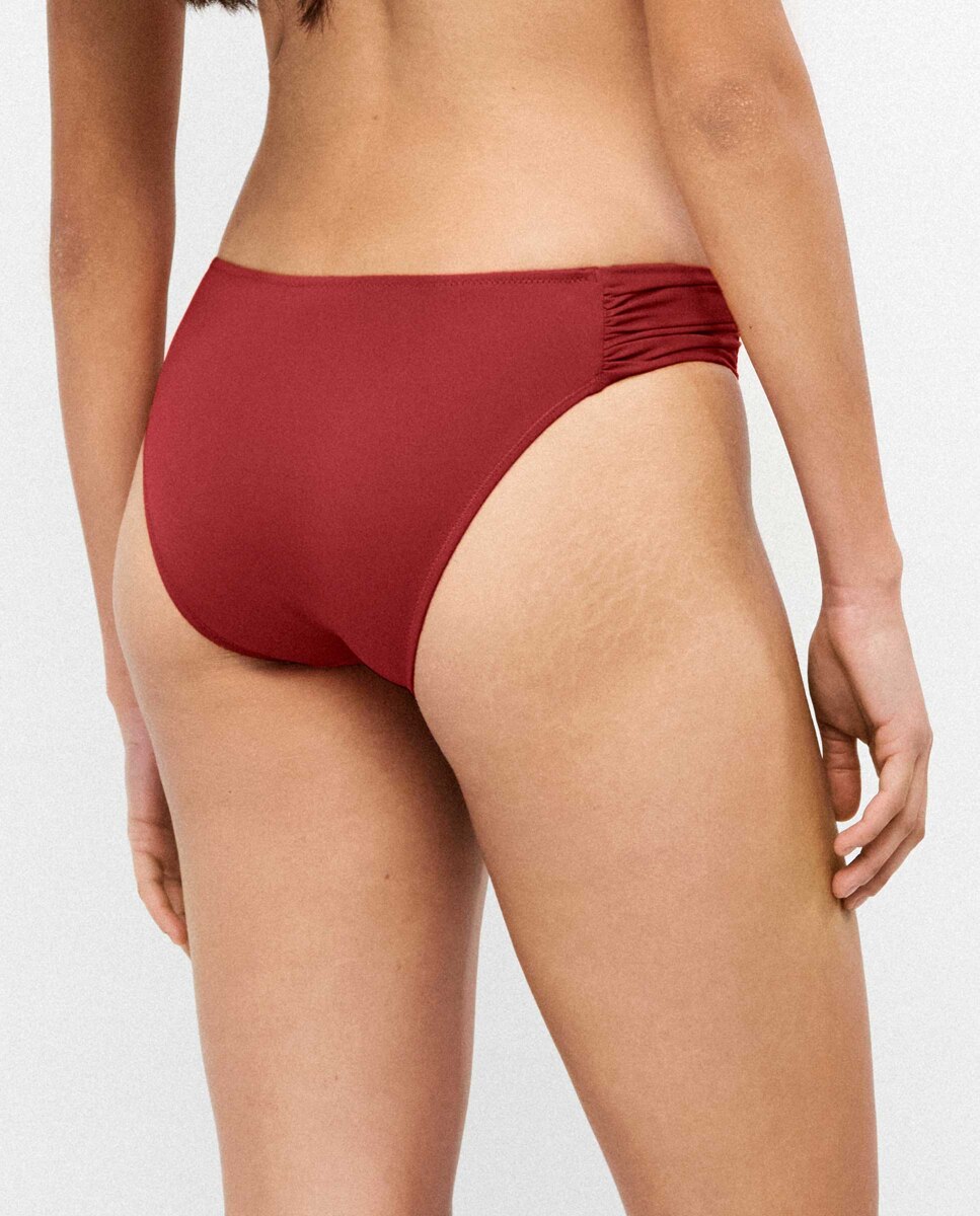Cueca Biquíni Clássica com Franzidos Laterais Bordeaux-3