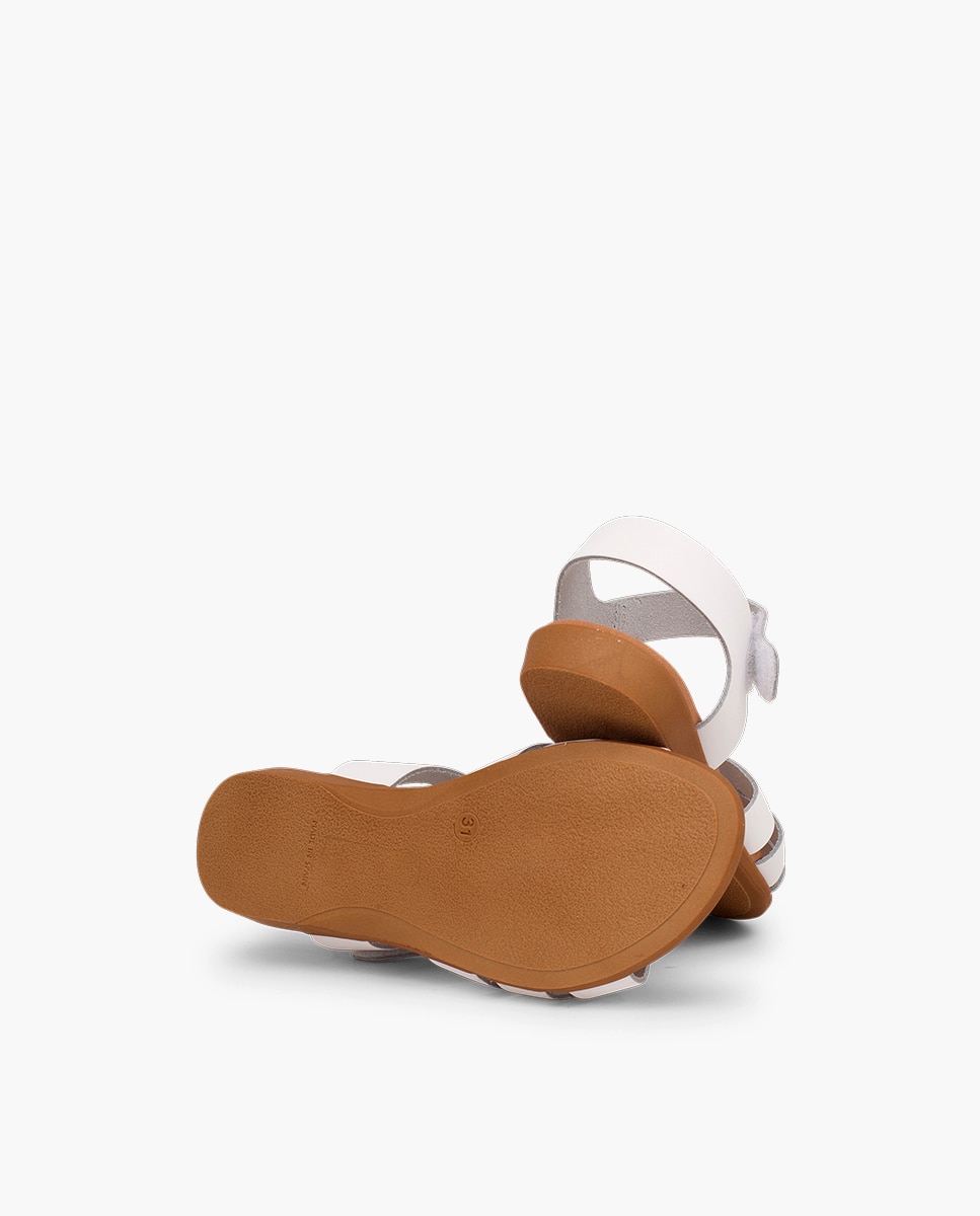 Sandálias Fechadas Infantil em Pele com Tiras Cruzadas e Velcro Branco-2