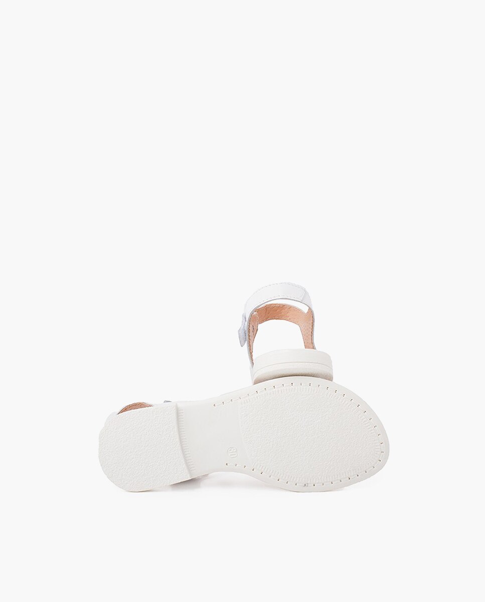 Sandálias Fechadas Infantil em Pele com Tira Corações Pisamonas Branco-2