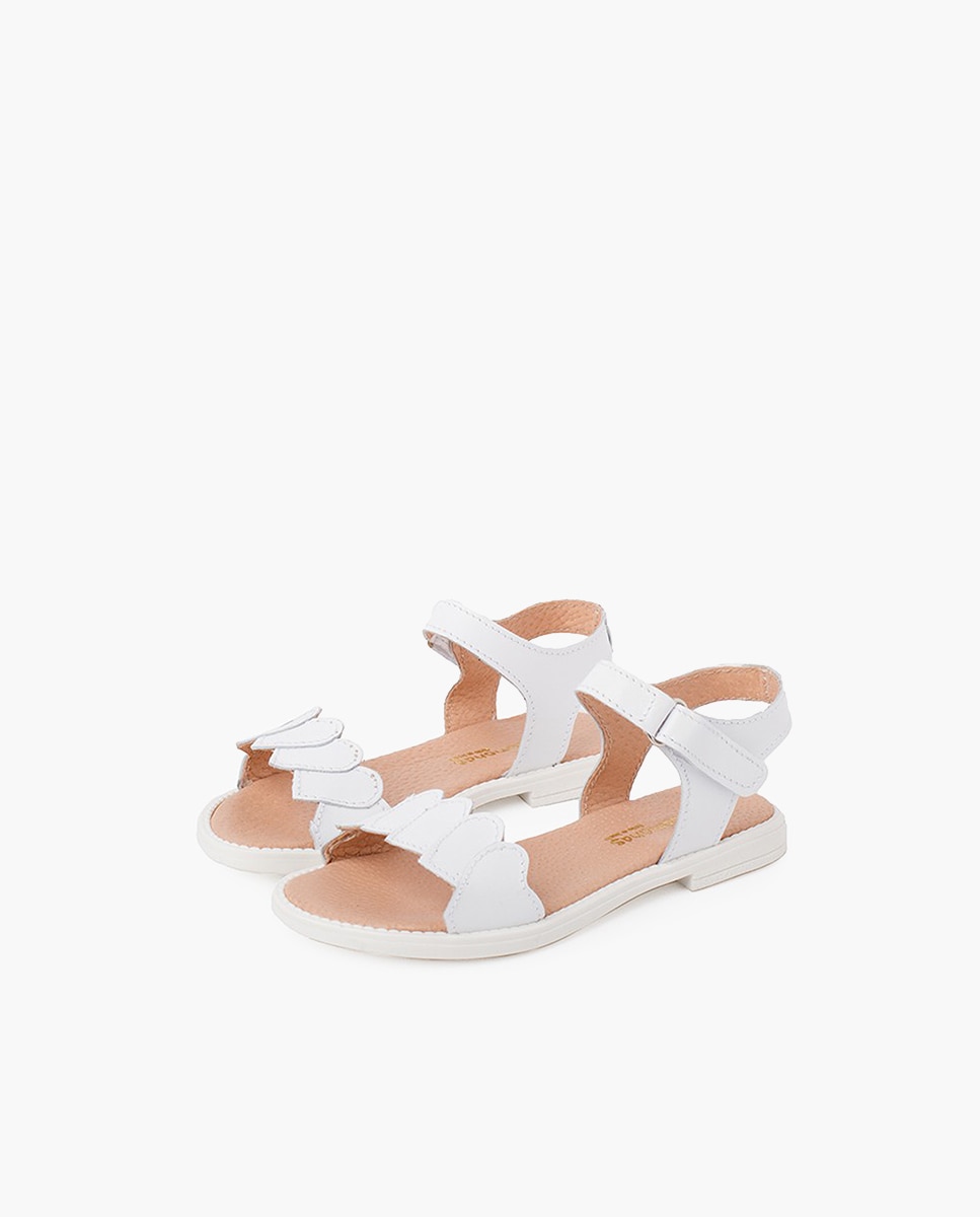 Sandálias Fechadas Infantil em Pele com Tira Corações Pisamonas Branco-3