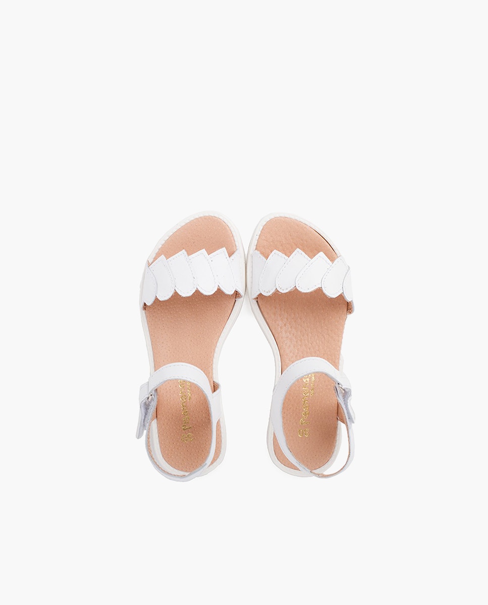 Sandálias Fechadas Infantil em Pele com Tira Corações Pisamonas Branco-4