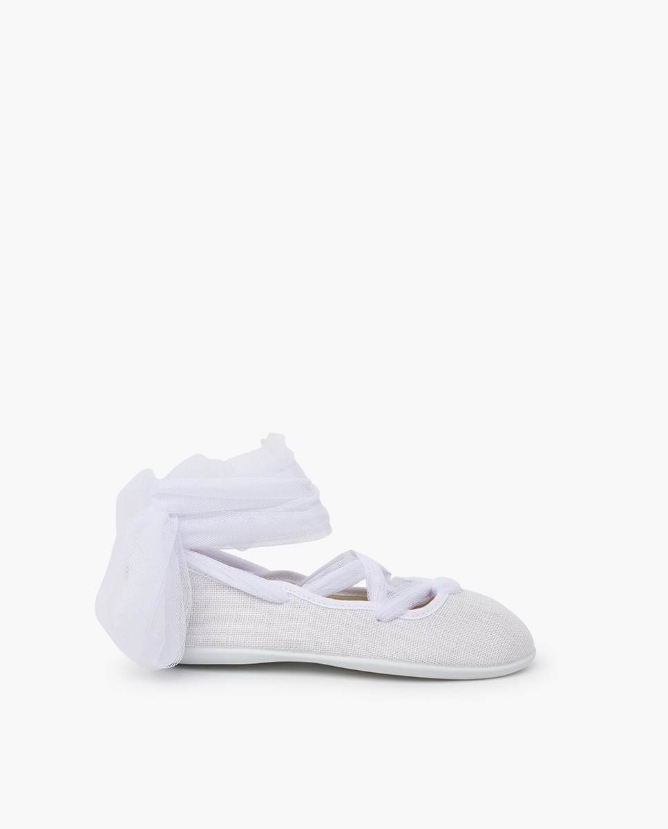 Bailarinas Infantil em Linho com Tiras Cruzadas e Tule Branco-1