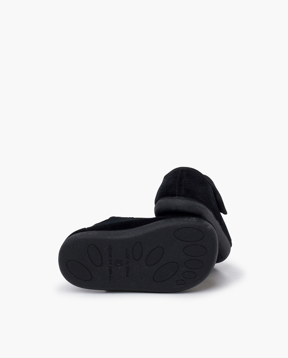 Sapatos Rasos Infantil Barefoot em Veludo com Tira Adesiva Pisamonas Preto-2