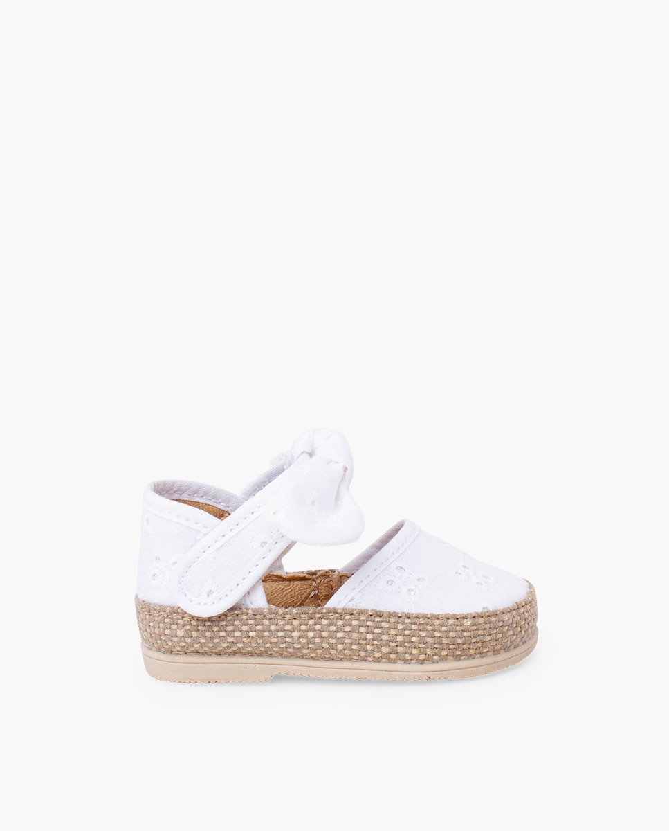 Imagem 0 de Alpercatas para Bebé com Bordado Inglês e Laço