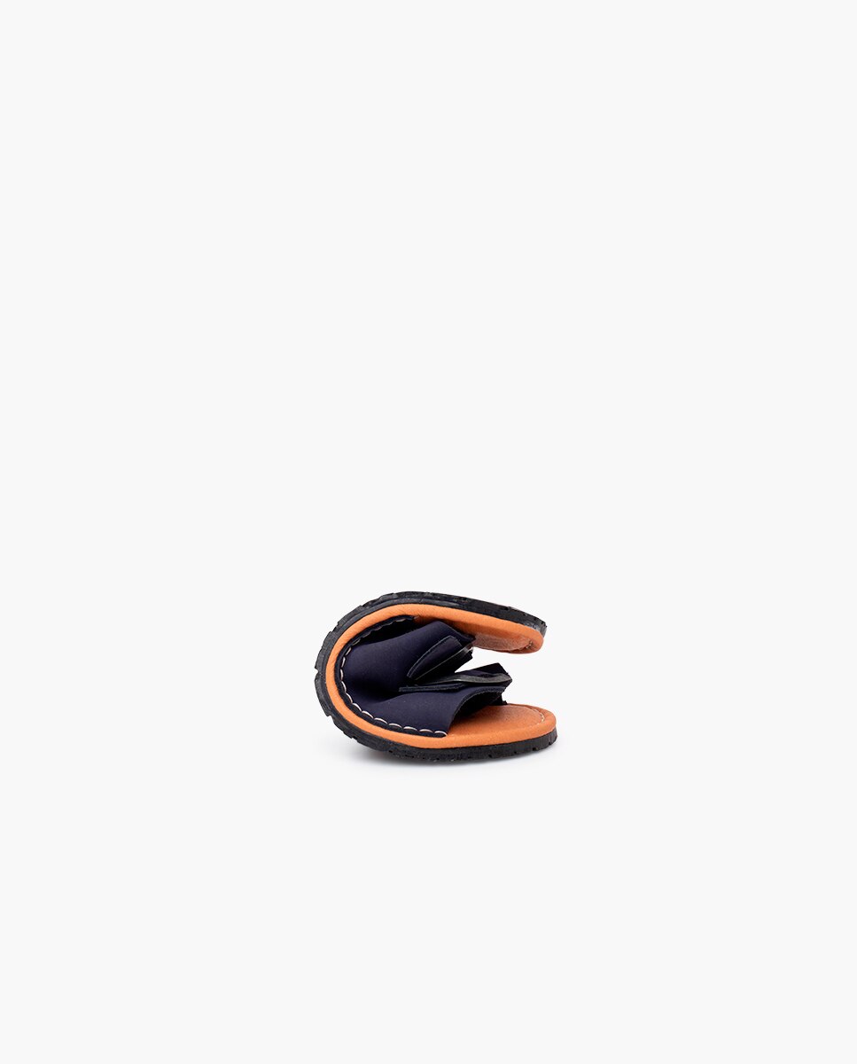 Sandálias Fechadas Infantil Barefoot com Fivela Dupla em Nobuck Pisamonas Azul-marinho-5