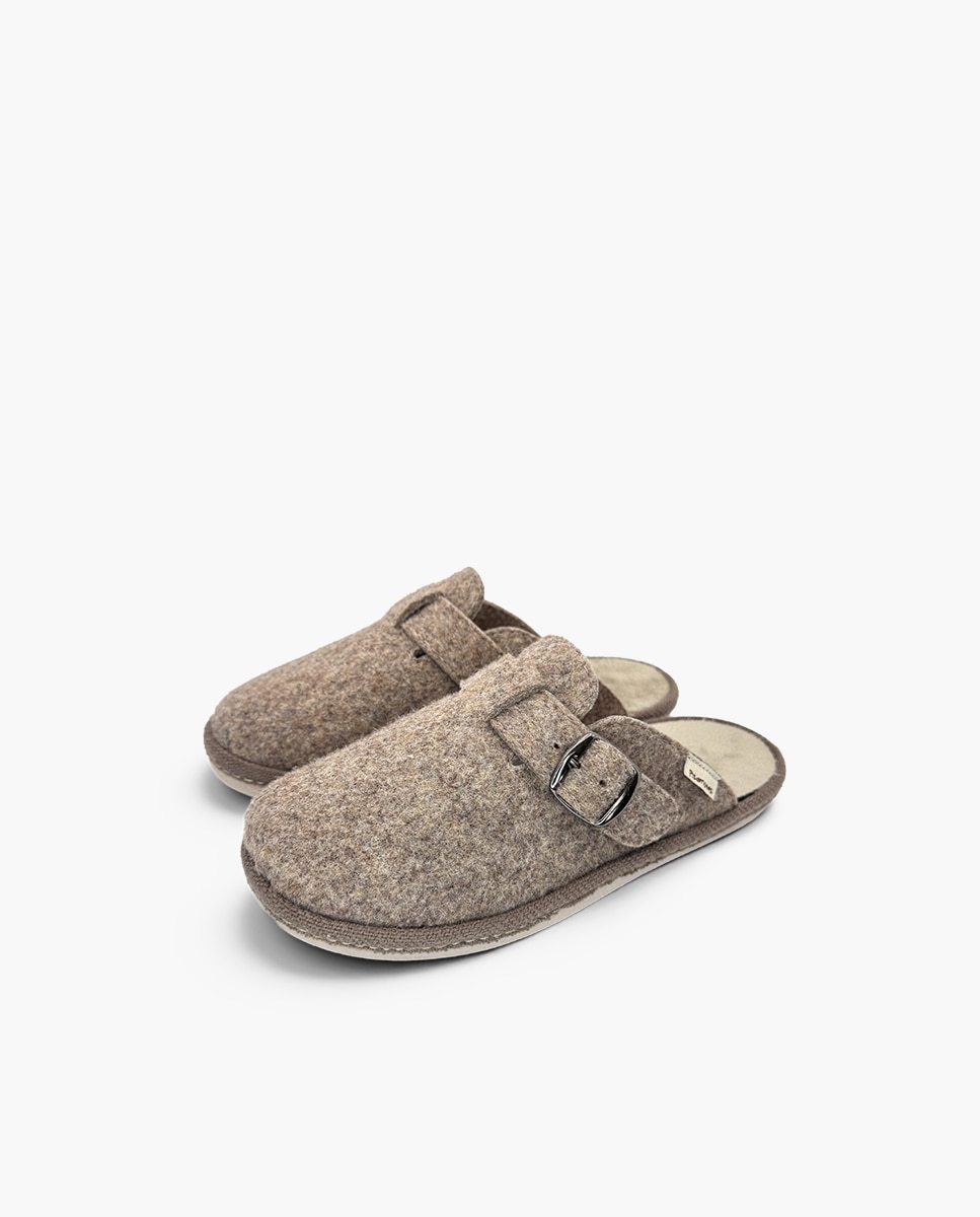 Pantufas Fechadas Infantil Casa de Feltro com Fivela Flexíveis Taupe-3