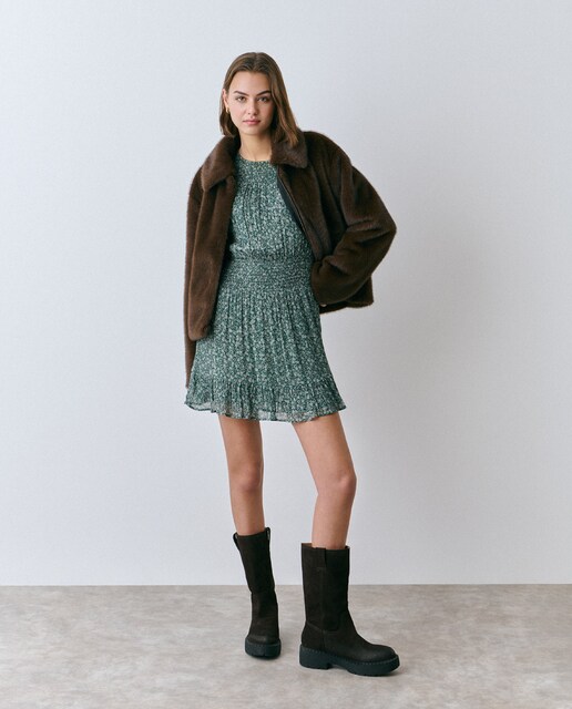 Imagem 0 de Vestido Curto Estampado com Smock e Folhos