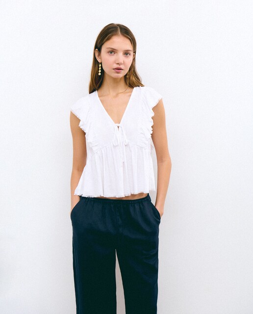 Imagem 0 de Blusa com Folhos e Linho