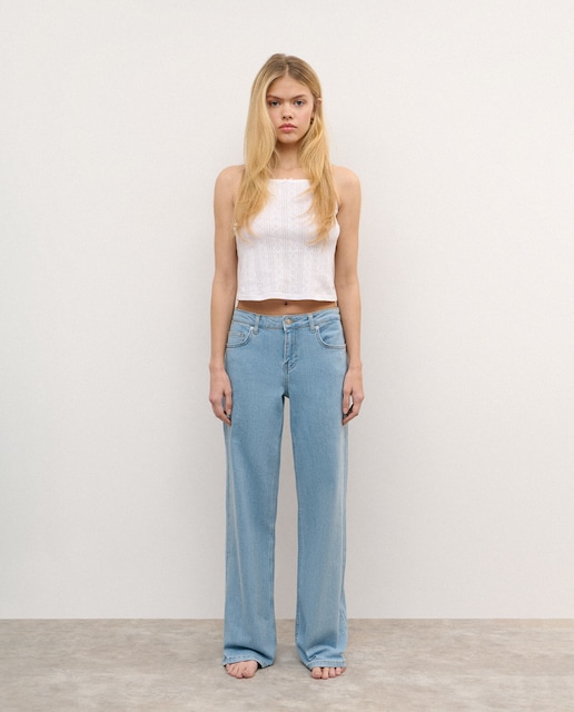 Imagem 0 de Jeans Retos com Bordado de Tachas