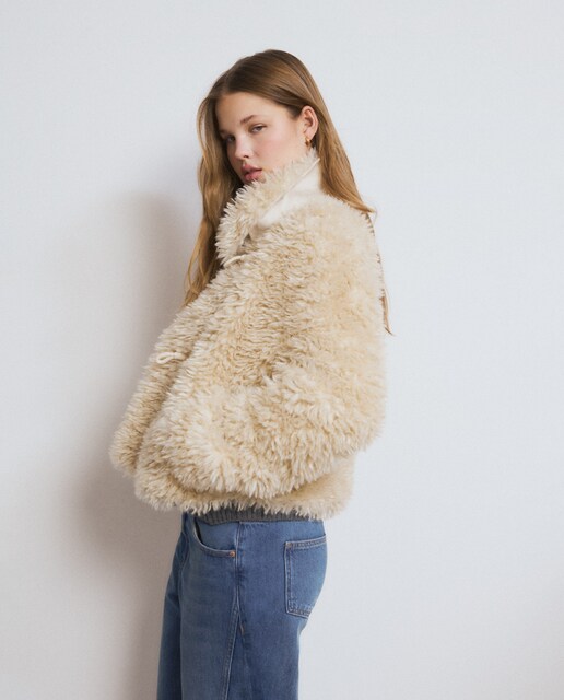 Imagem 0 de Sobretudo Efeito Pelo com Alamares