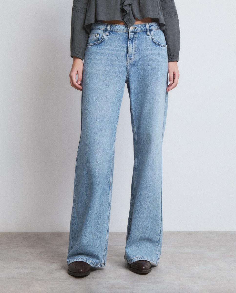 Jeans com Corte a Direito Básico Azul-claro-4