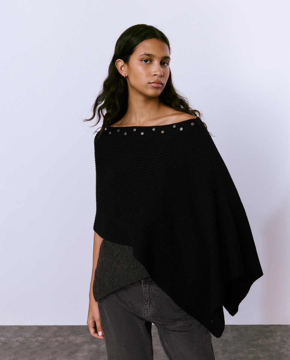 Capa com Tachas Branco-1