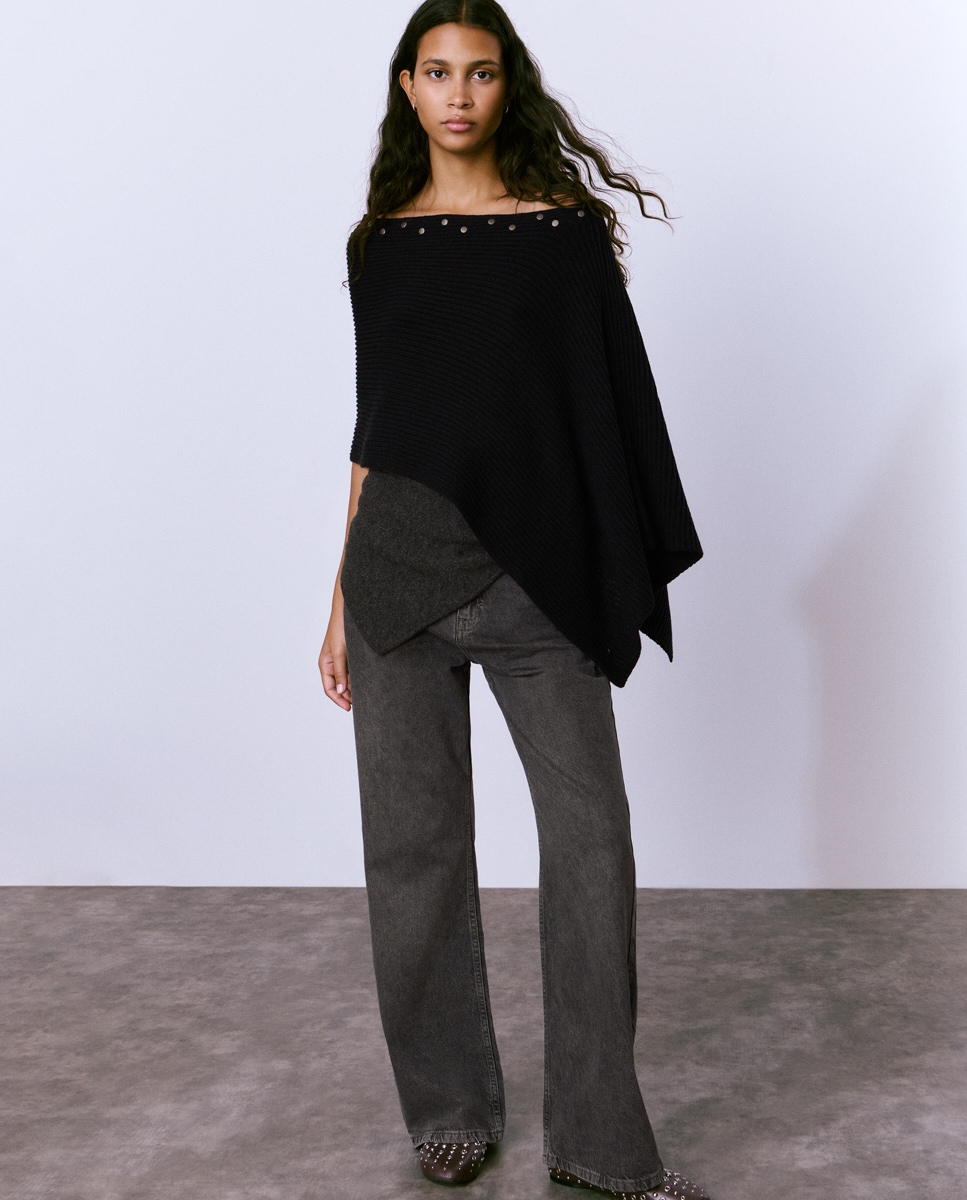 Capa com Tachas Branco-3