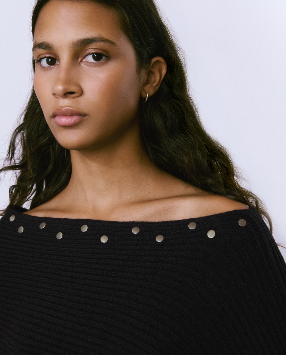 Capa com Tachas Branco-4