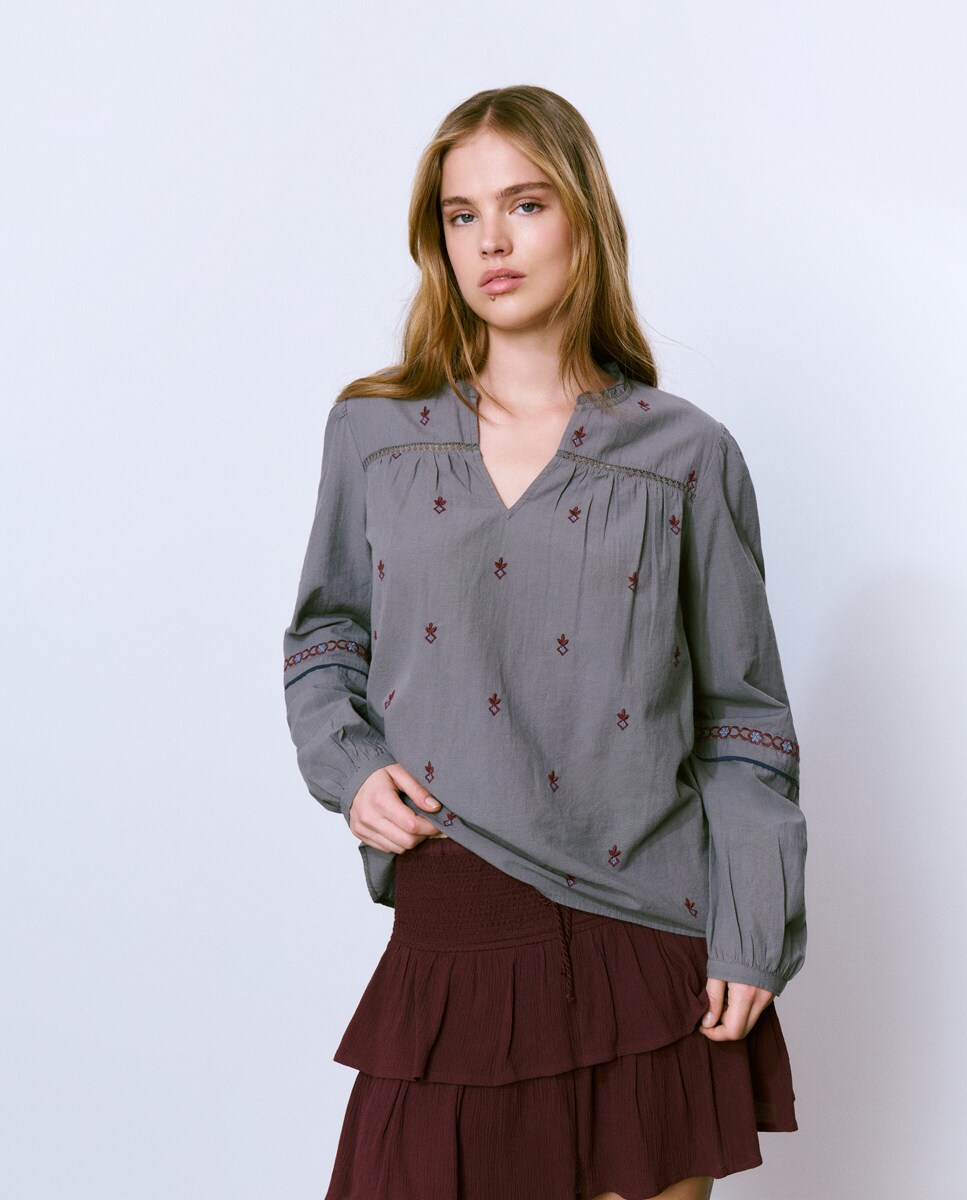 Blusa com Bordados Cinzento-escuro-1
