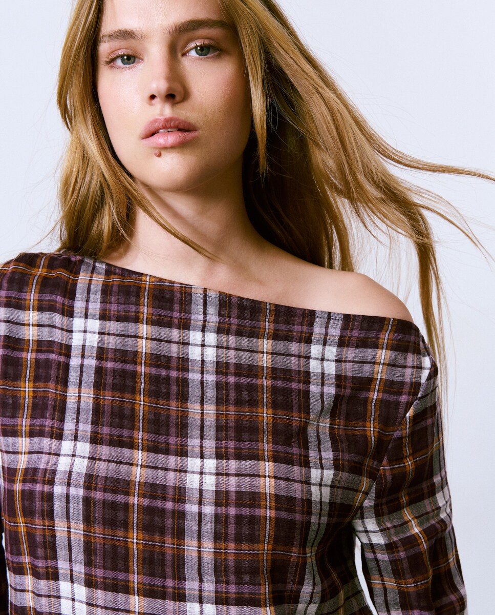 Blusa Assimétrica aos Quadrados Grená-4