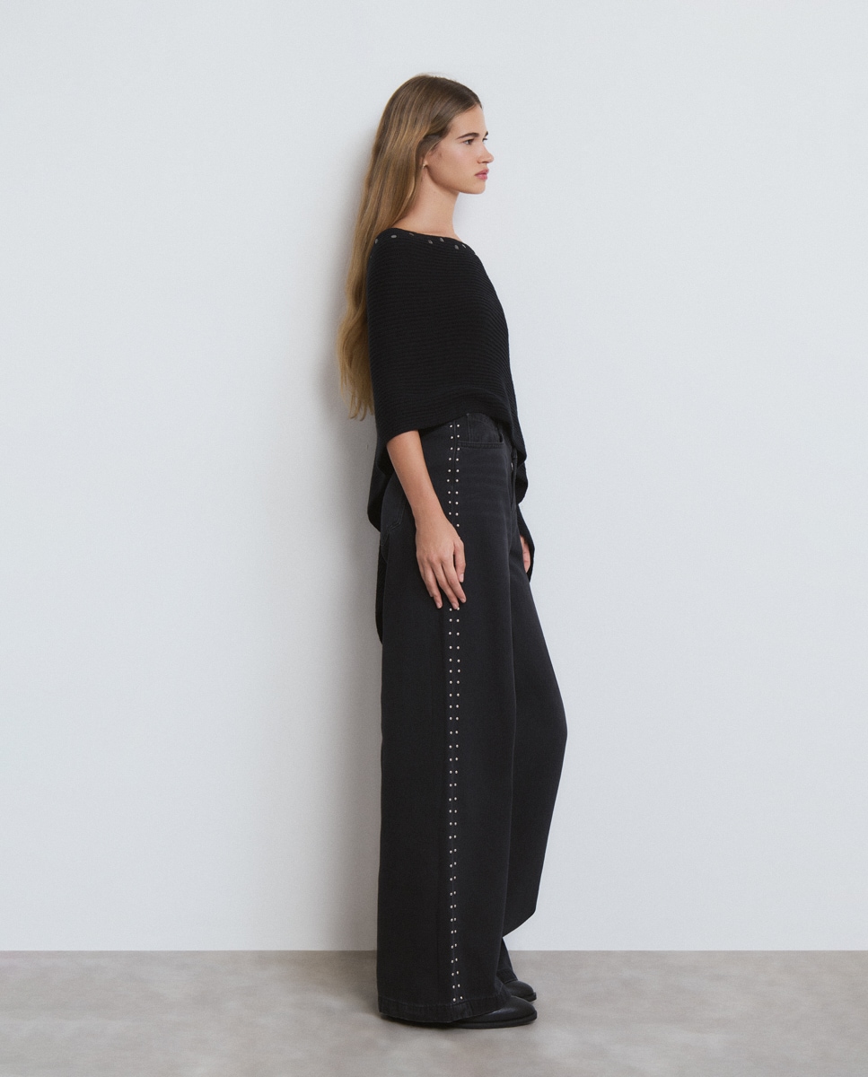 Jeans com Corte a Direito com Tachas Preto-3