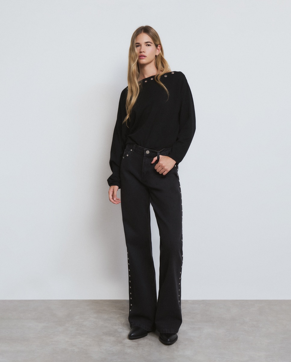 Jeans com Corte a Direito com Estrelas e Tachas Preto-3