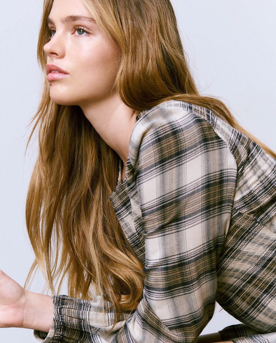 Vestido Curto Engomado aos Quadrados Pequenos Castanho-4