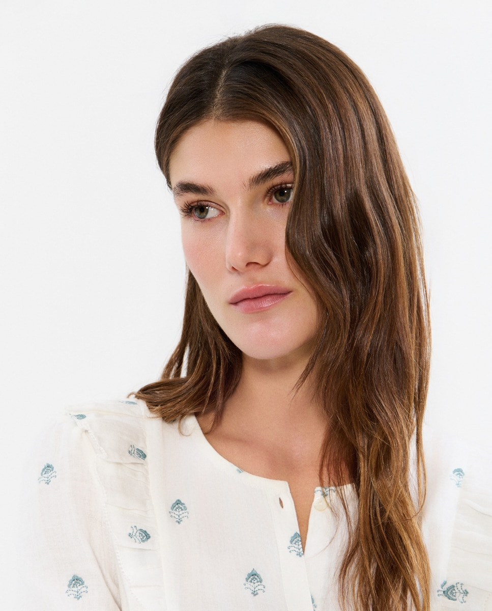 Blusa de Tecido Duplo com Bordados Branco-4