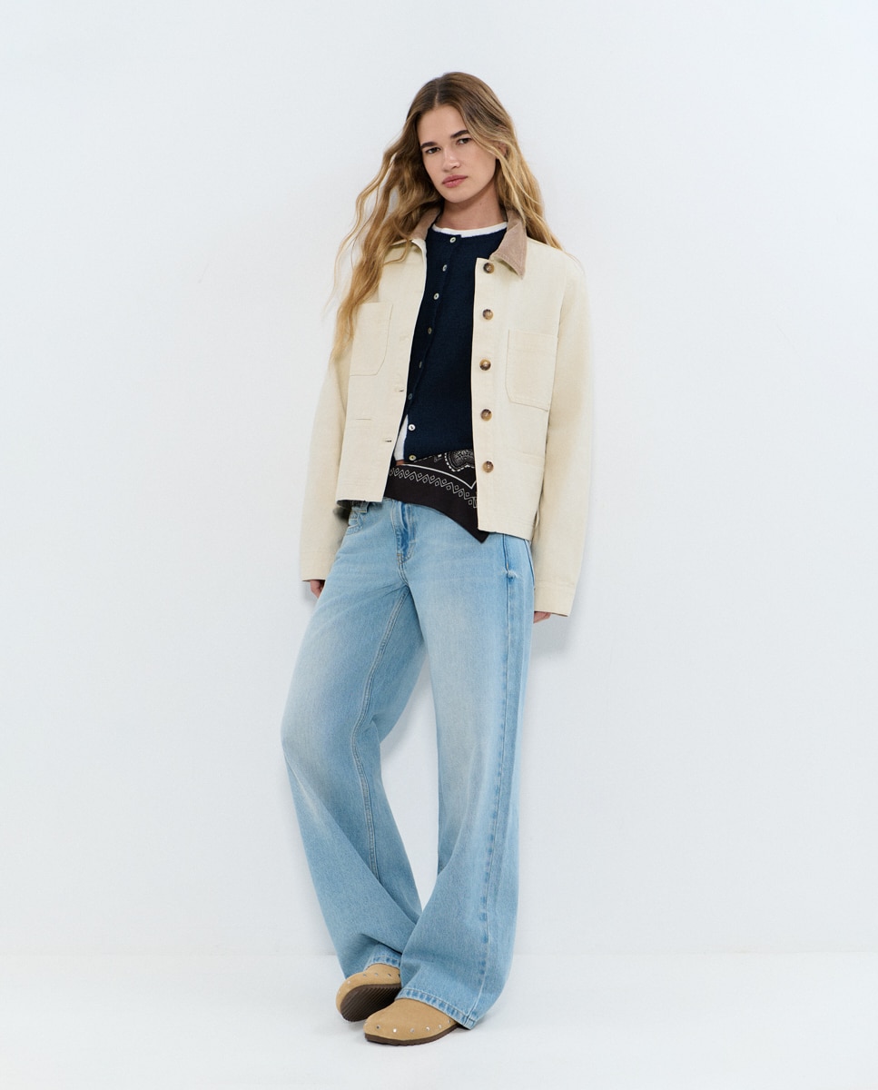 Casaco Curto com Bolsos Frontais Bege-3