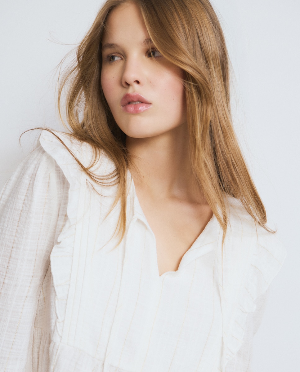 Blusa com Folhos e Lurex Branco-4