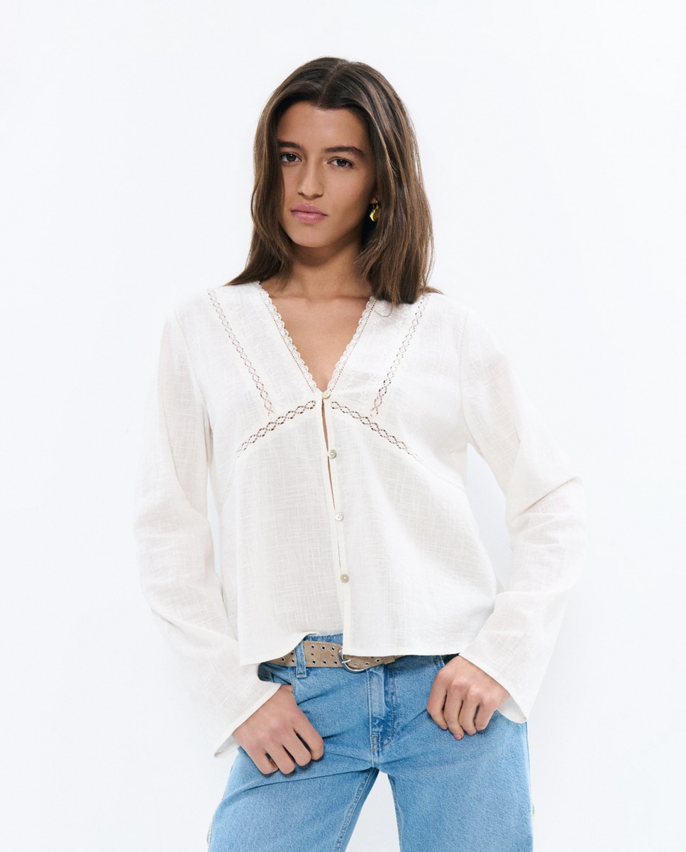 Blusa com Bordados e Decote Branco-3
