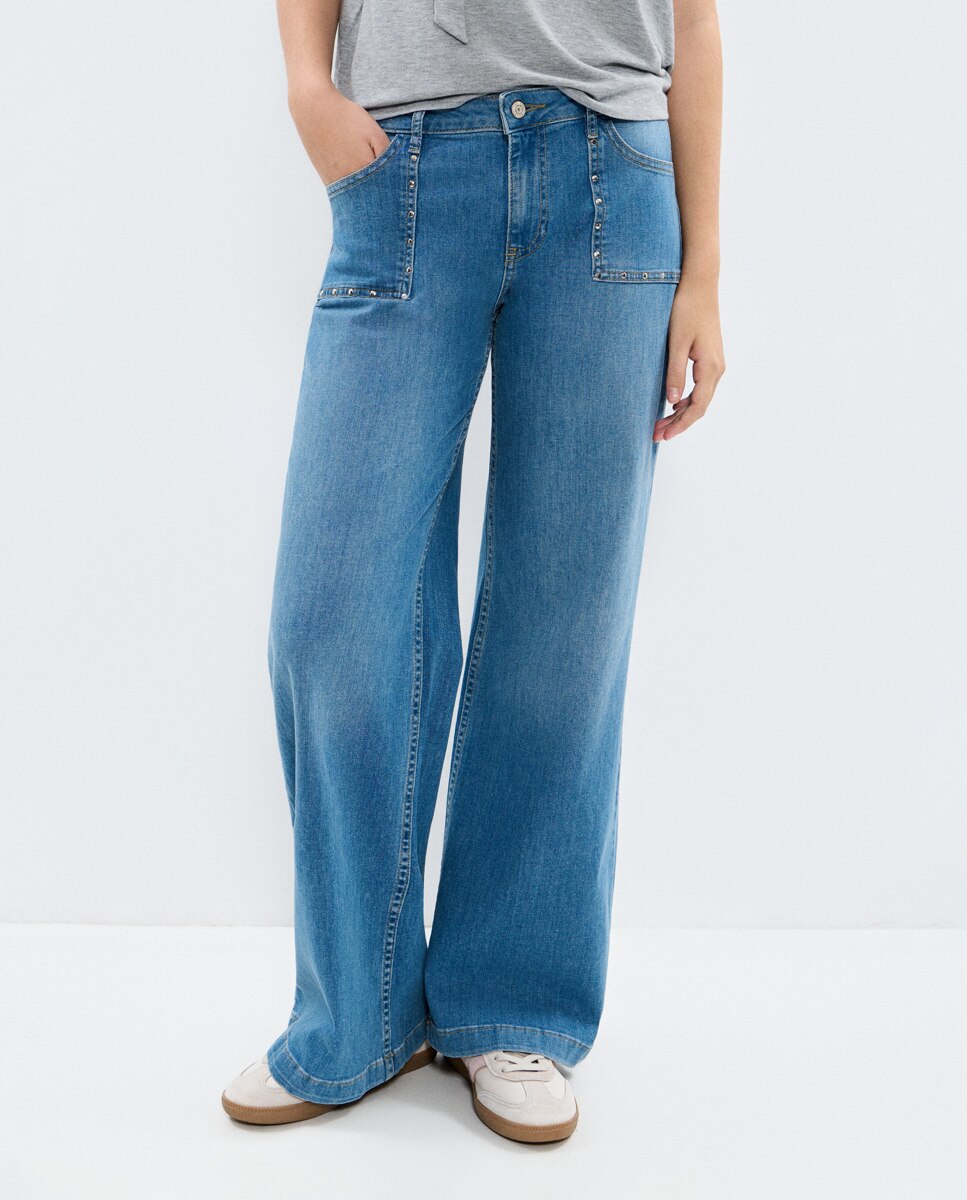 Jeans com Corte a Direito com Tachas Azul-4