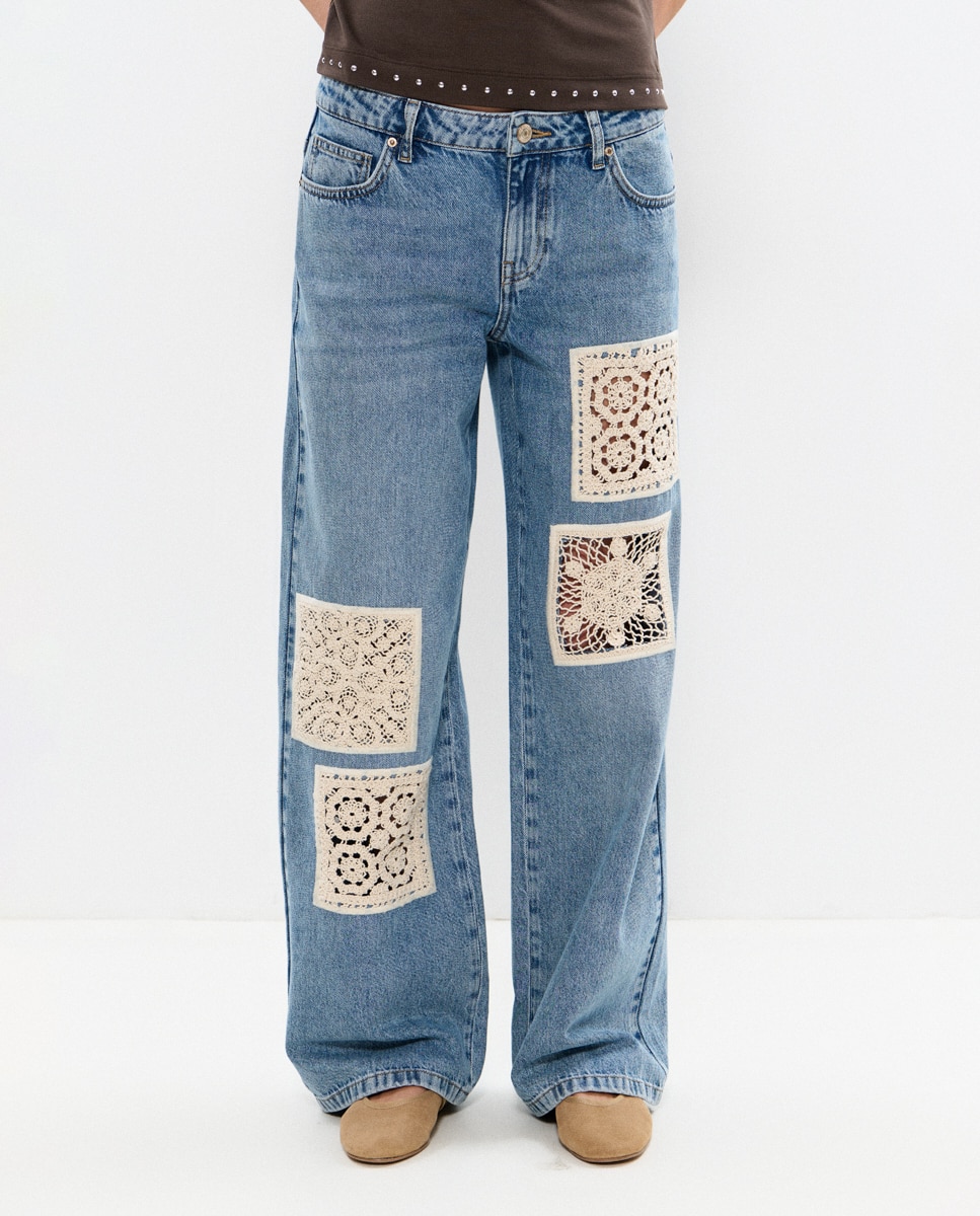 Jeans com Corte a Direito com Patches Azul / Branco-4