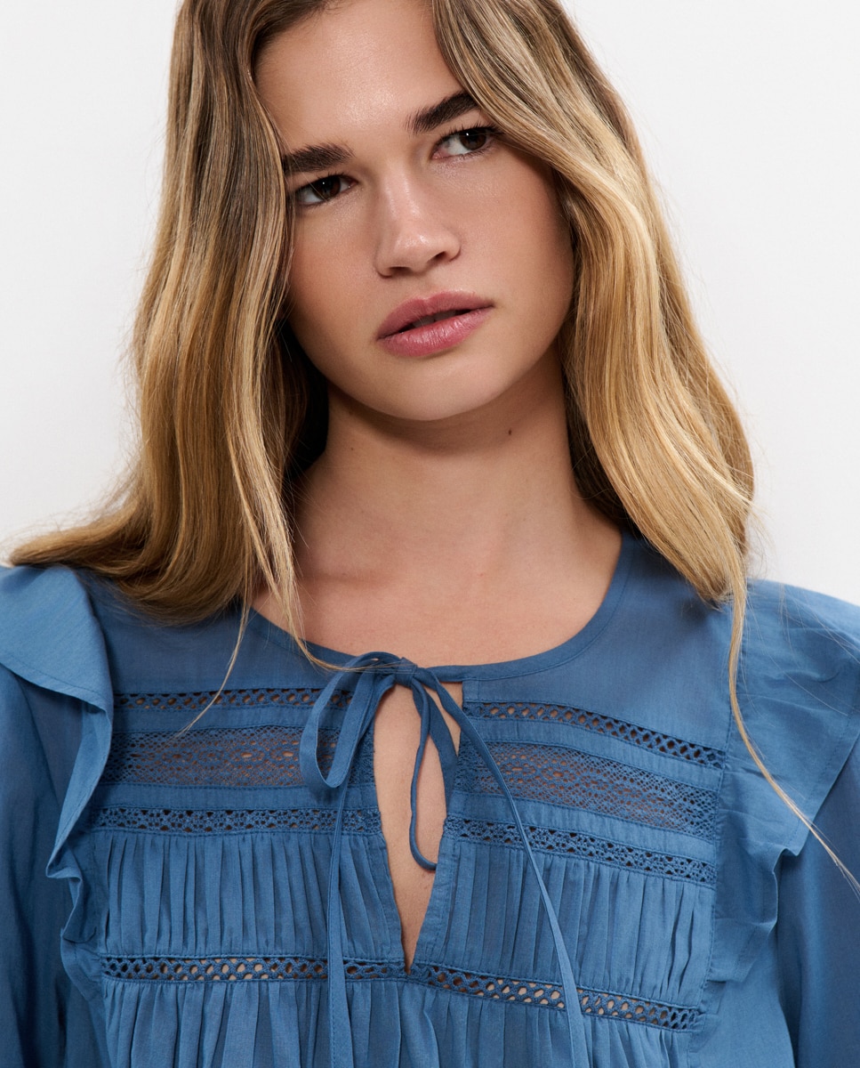 Blusa com Folhos e Bordados Azul denim-4