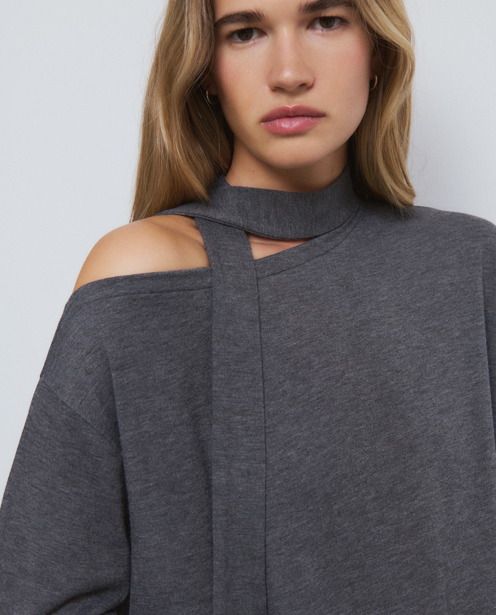 T-shirt Assimétrica com Cachecol Cinzento-4