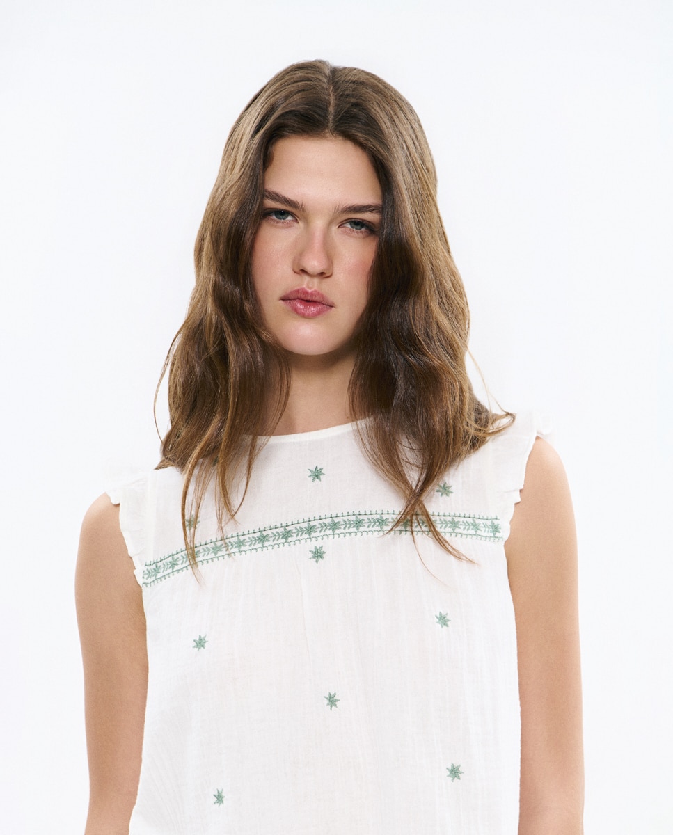 Blusa de Tecido Duplo com Bordados Branco-4