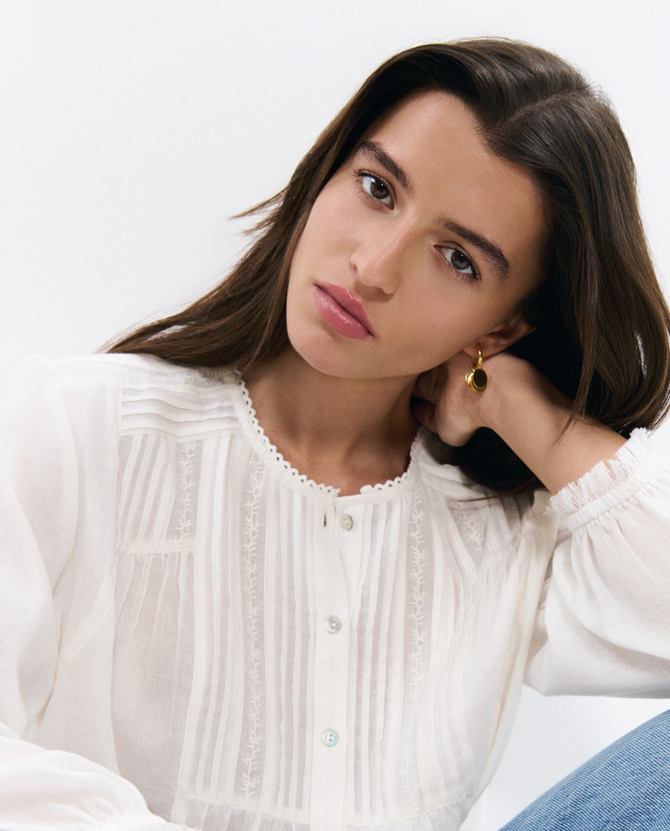 Blusa com Bordados e Botões Branco-4