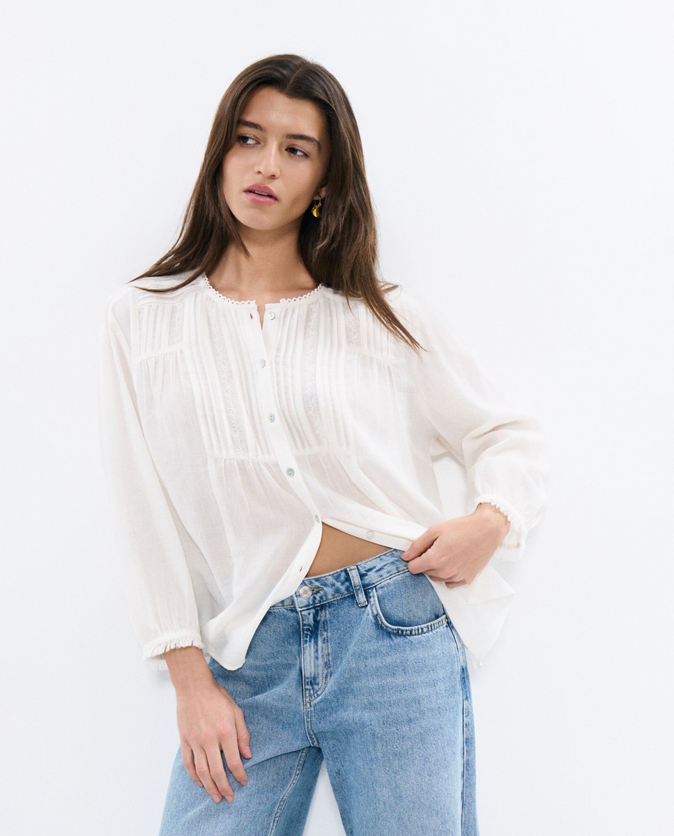 Imagem 0 de Blusa com Bordados e Botões