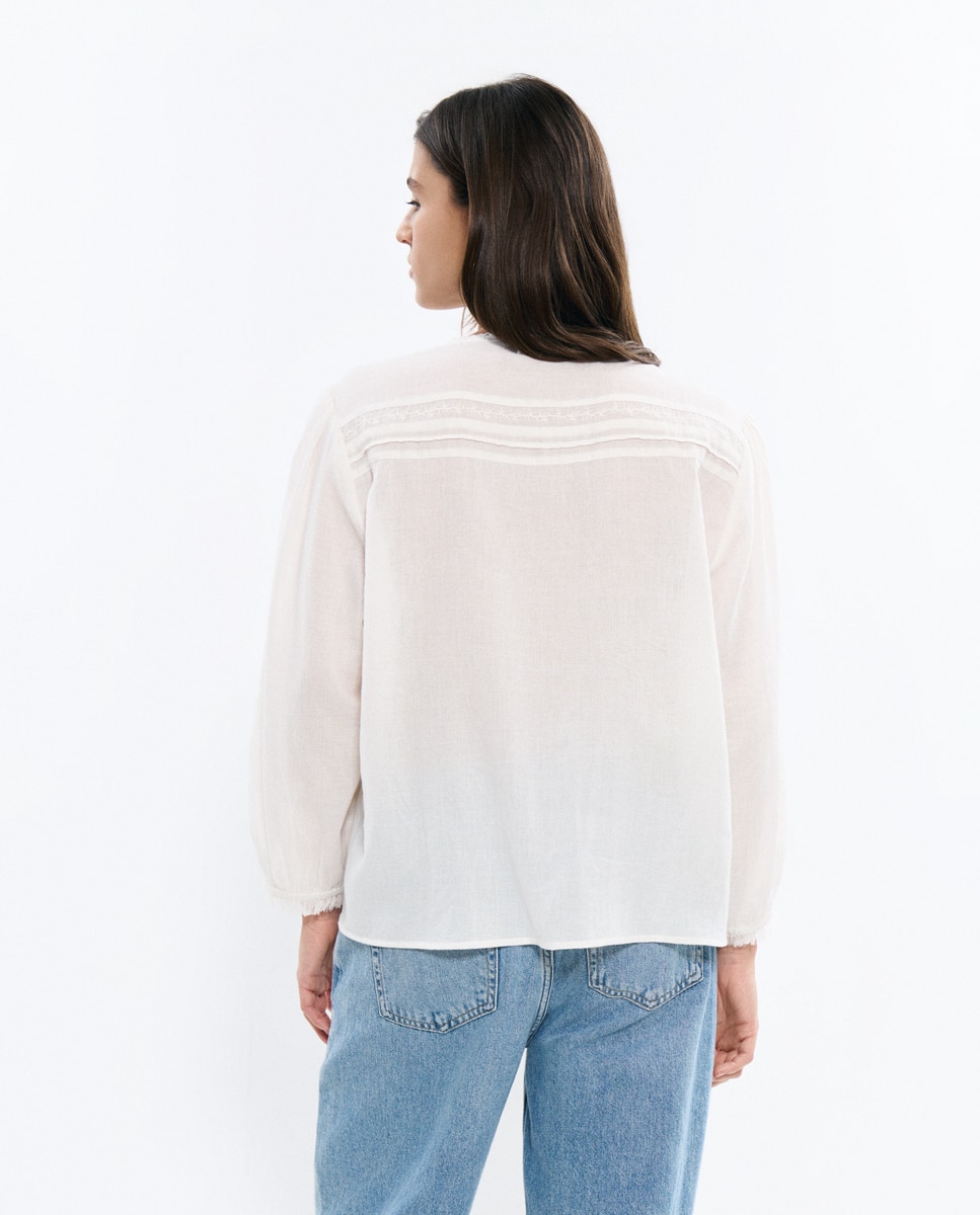 Blusa com Bordados e Botões Branco-2