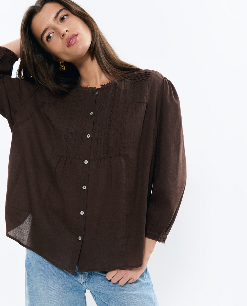 Imagem 0 de Blusa com Bordados e Botões