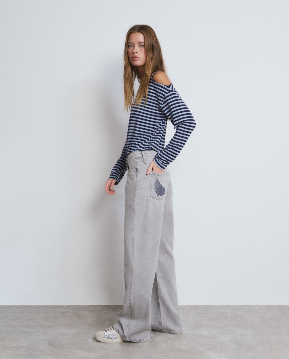 Imagem 0 de Jeans com Corte a Direito com Asas Glitter