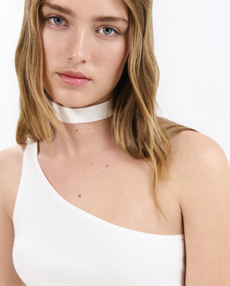Top Assimétrico com Choker Cru-4
