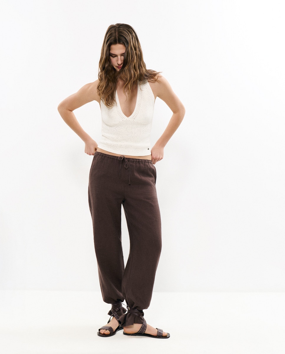 Top com Bordados e Gola Halter Branco-3