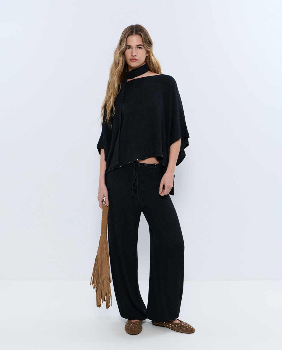 Camisola com Tachas e Cachecol Preto-3