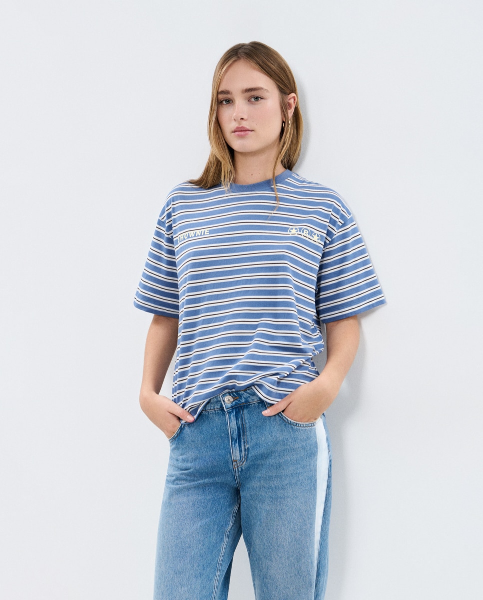 T-shirt Às Riscas com Texto Grande Azul-2