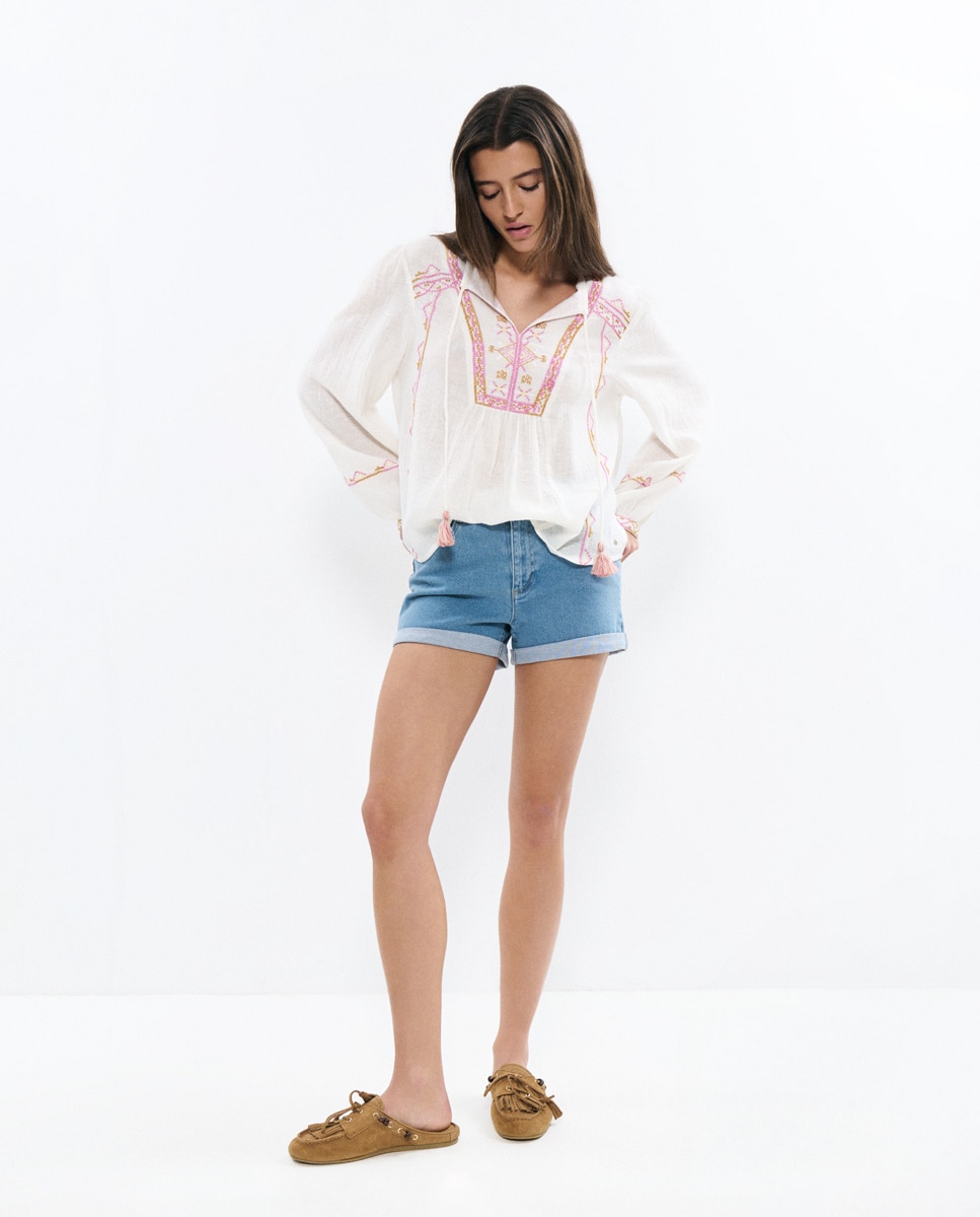 Blusa com Bordados Branco-3